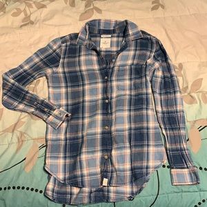American Eagle blue and red plaid light flannel shirt. Size medium